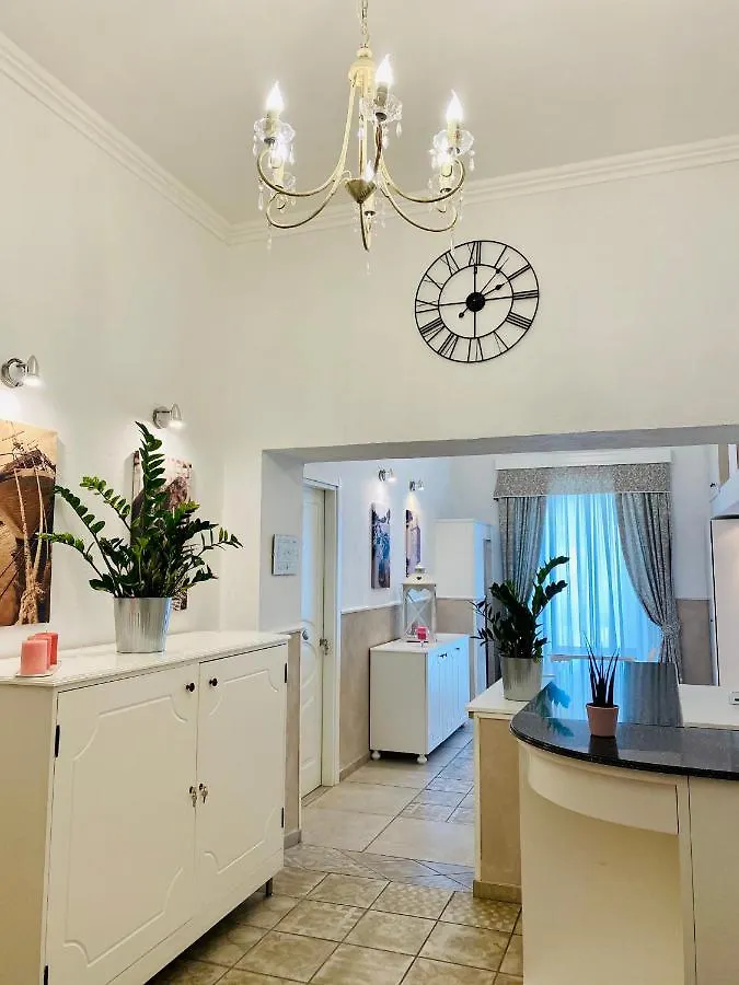 Domus Valadier B&B Guesthouse Фьюмичино