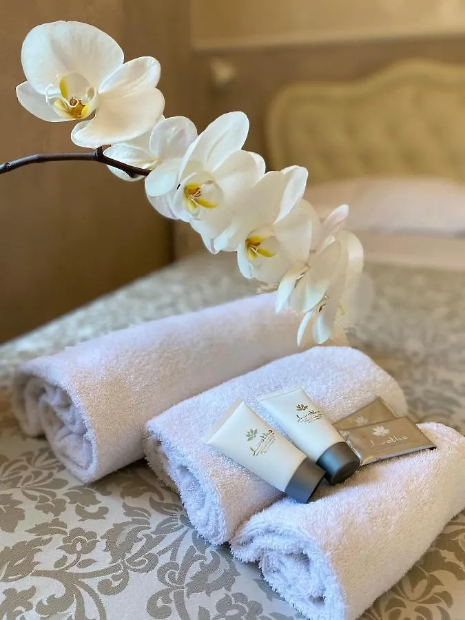 Domus Valadier B&B Guesthouse Фьюмичино 3*,  Италия